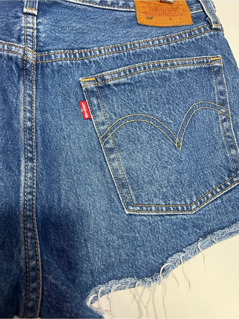 Levi's blue denim 501 Original Short in Roll Away size 30